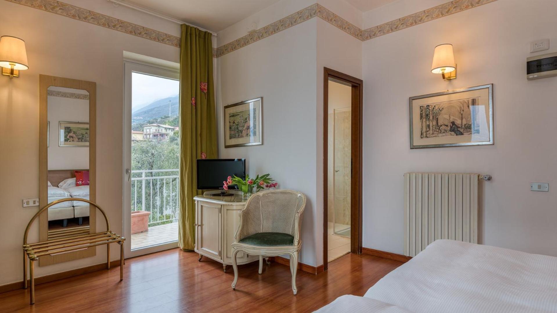 La Caletta Hotel Bolognese Brenzone sul Garda Luaran gambar