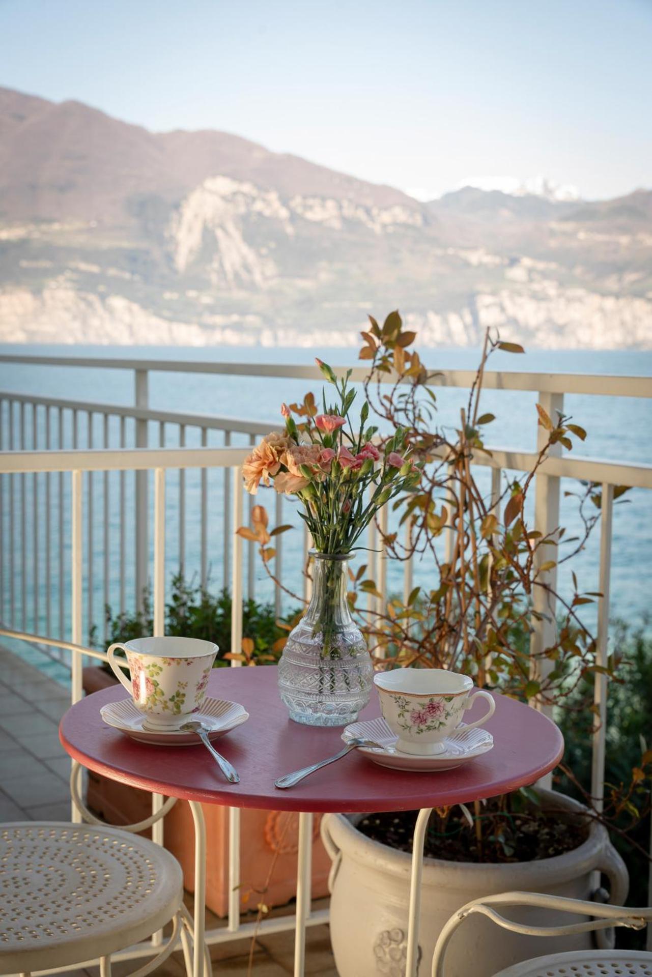La Caletta Hotel Bolognese Brenzone sul Garda Luaran gambar